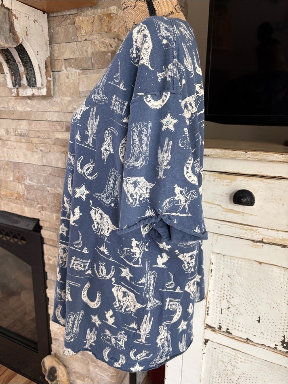 Free People blue painted graphic tshirt western theme drop shoulder horseshoe - Picture 6 of 16